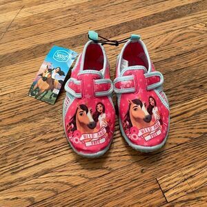 NWT Spirit pink Velcro water shoes
